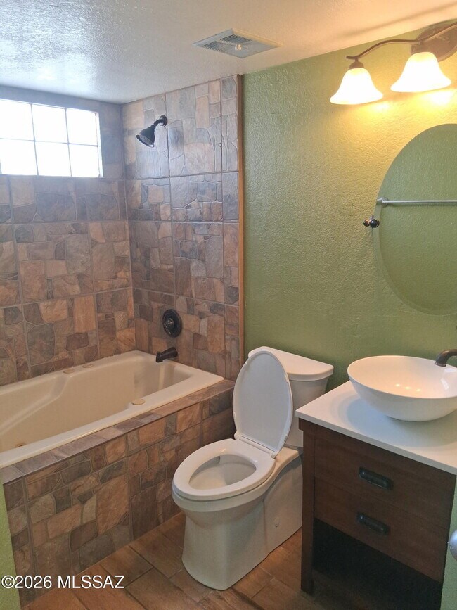 Building Photo - 4813 W Doria Dr