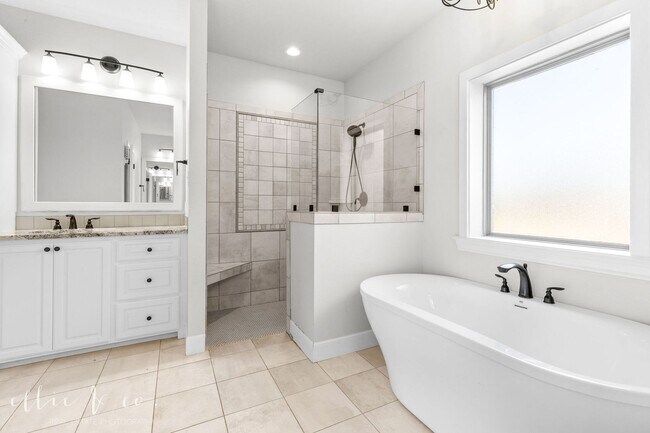 Building Photo - Luxury 4-Bedroom Home for Lease in Wylie ISD