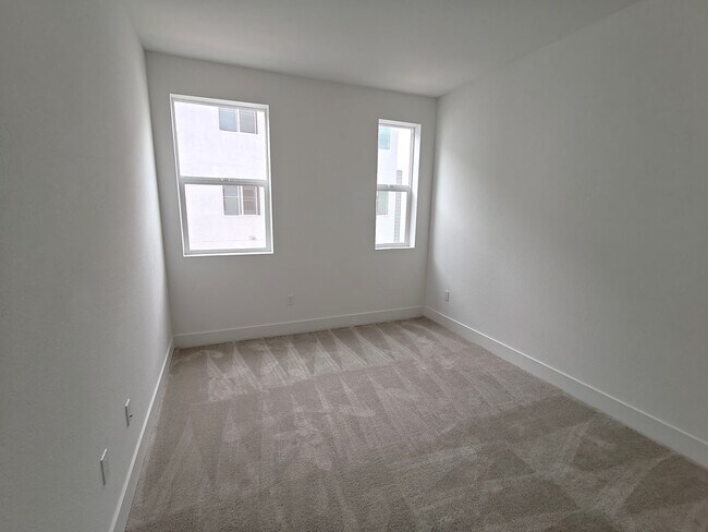 Building Photo - 259 Montague Expy