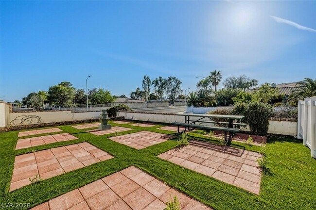 Building Photo - 6760 W Oakey Blvd
