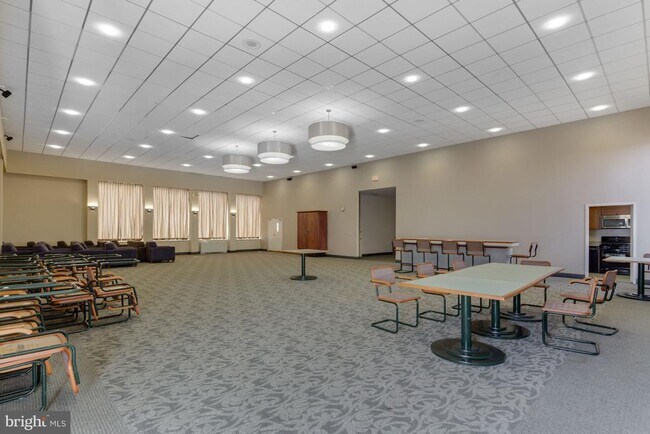 Building Photo - 3705 S George Mason Dr