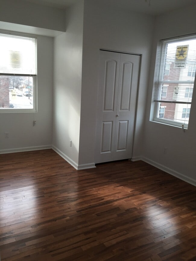Building Photo - 601 N 39th St