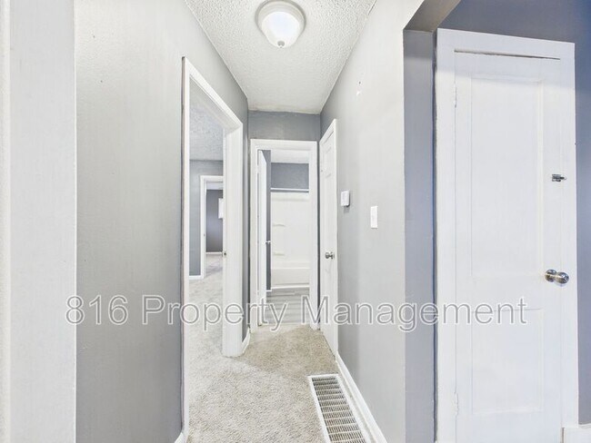 Building Photo - 7424 Bellefontaine Ave