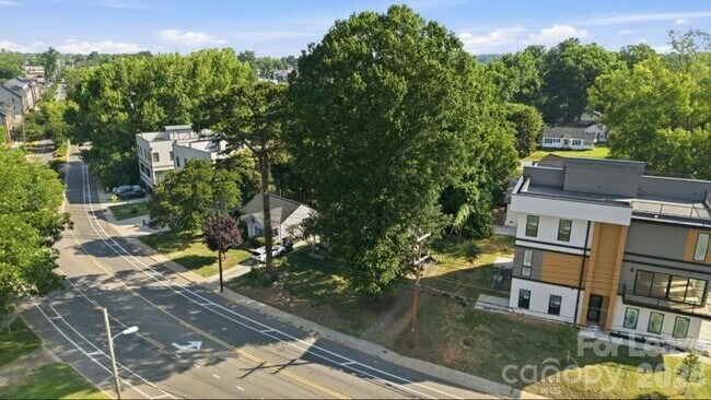 Building Photo - 2508 Rozzelles Ferry Rd