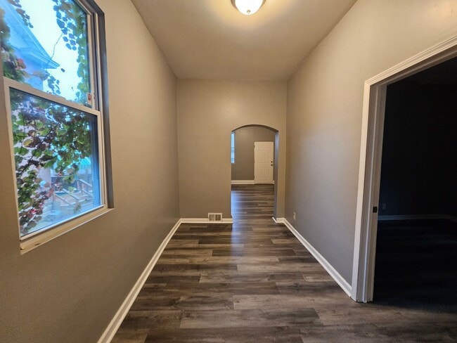 Building Photo - Newly updated 1 bedroom 1 bath apartment f...