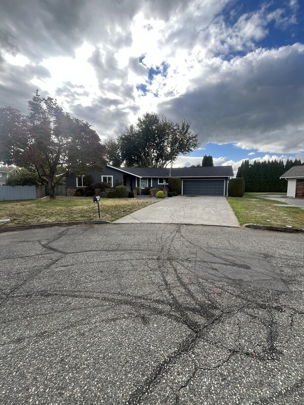 Building Photo - 841 Garden Dr