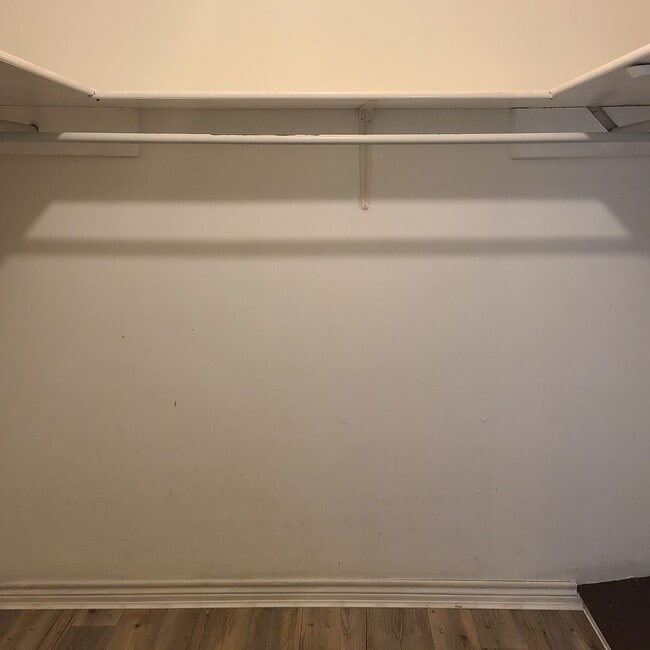 Building Photo - Spacious 2 BR/2.5 bath townhome near the Medical Center w/a fenced in yard!