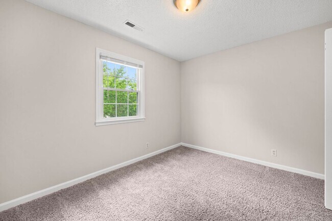 Building Photo - 907 Desota Ln