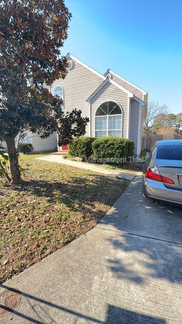 Building Photo - 459 Charter Oak Dr