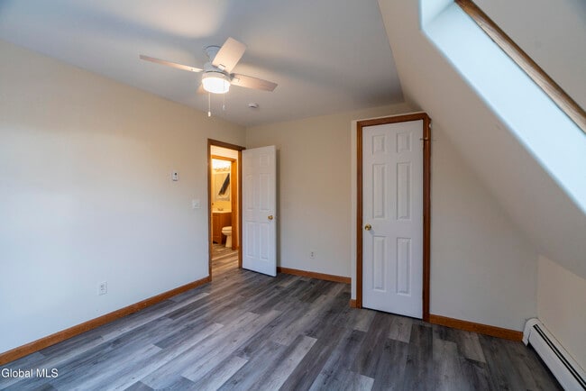 Building Photo - 4 Easy St