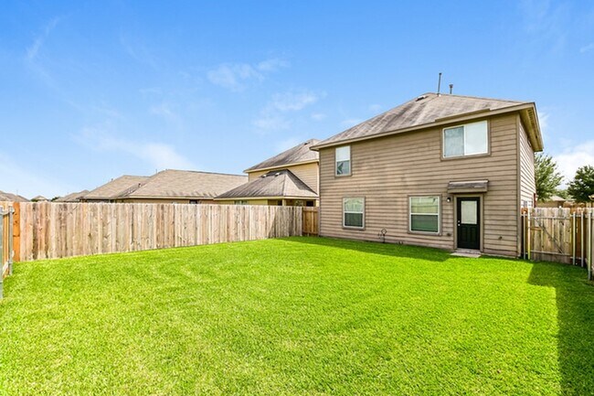 Building Photo - 5715 Kyle Cove Dr