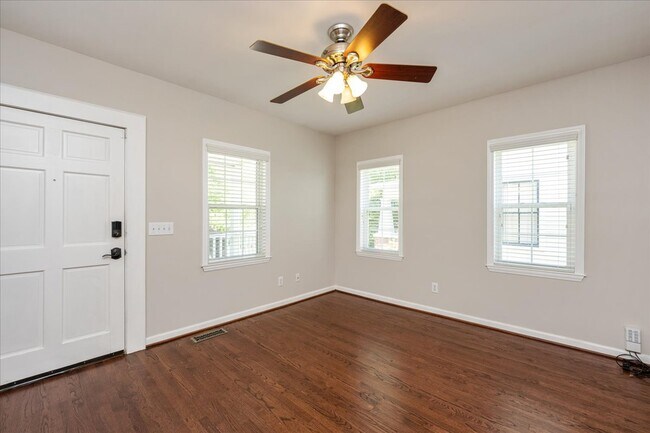 Building Photo - 406 Pershing Rd