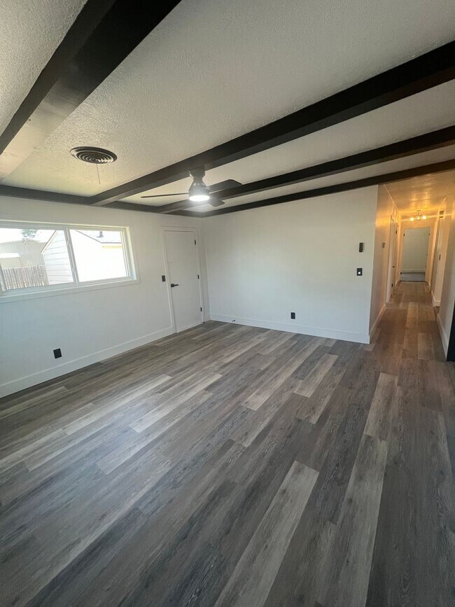 Building Photo - 4 Bed 3 bath remodeled home