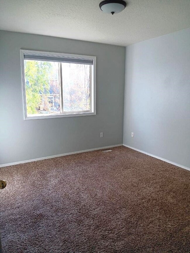 Building Photo - Updated Open Floor Plan in Nampa!