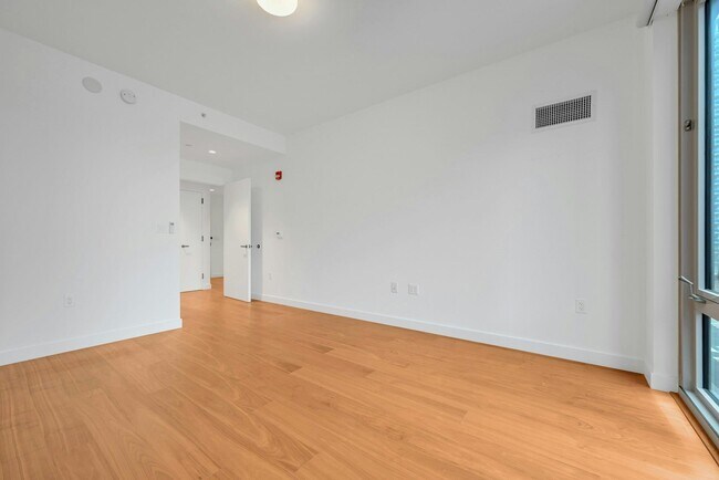 Building Photo - 2 Shore Ln