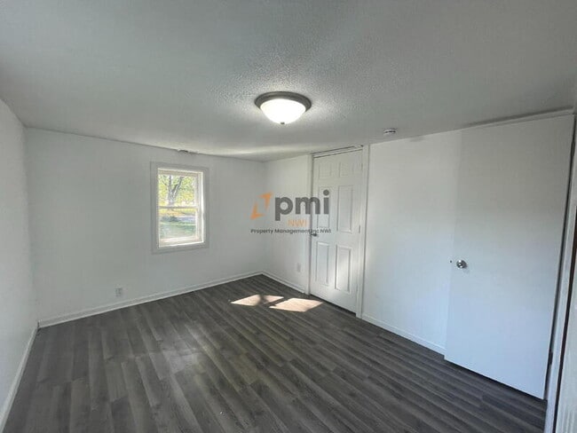 Building Photo - 6523 Missouri Ave