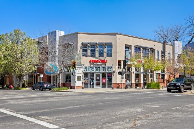 Building Photo - Amazing 2 Bedroom 1.5 Bath Townhome in the...