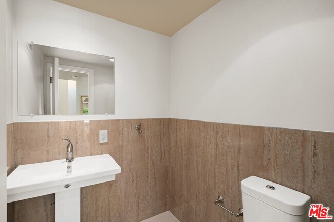 Building Photo - 10926 Alta View Dr