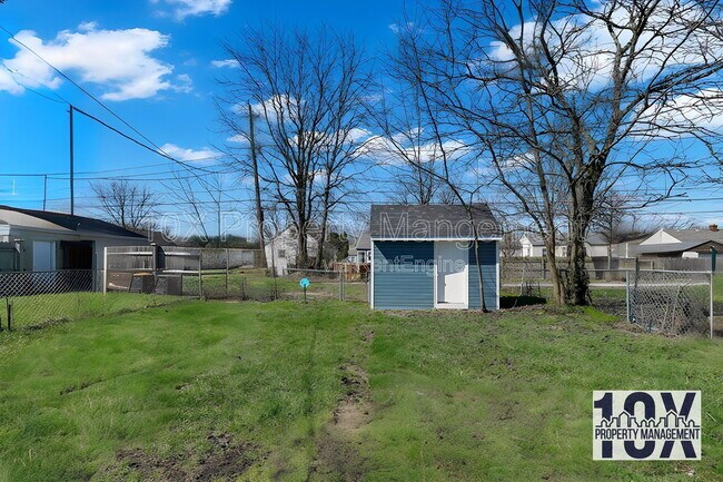 Building Photo - 2767 Hiawatha St