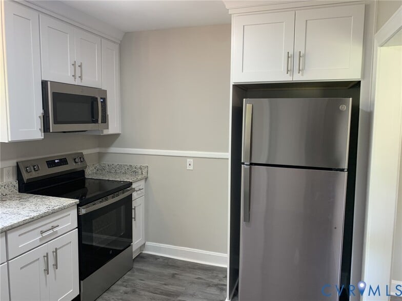 Building Photo - 4202 Thomas Dr