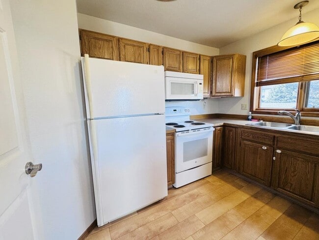 Building Photo - 2153 Alpine Dr