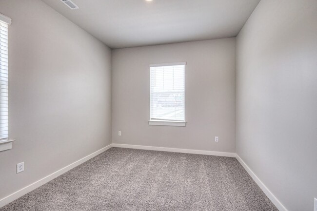 Building Photo - 531 Swanholme Dr