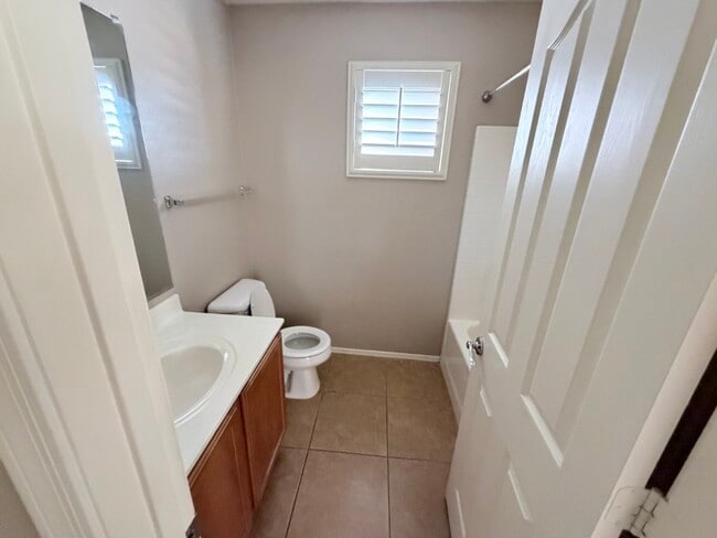 Building Photo - 412 E Jasper Dr