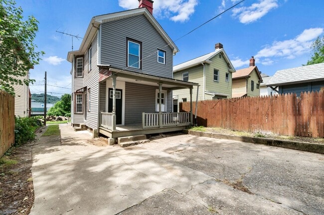 Building Photo - Fully renovated 3 bedroom home in Ambridge...