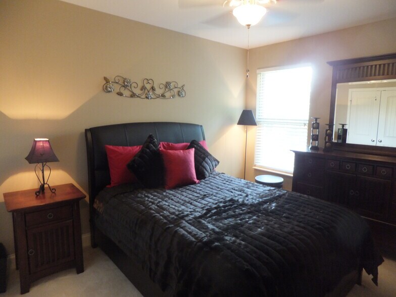 Building Photo - 419 Waterbrook Dr