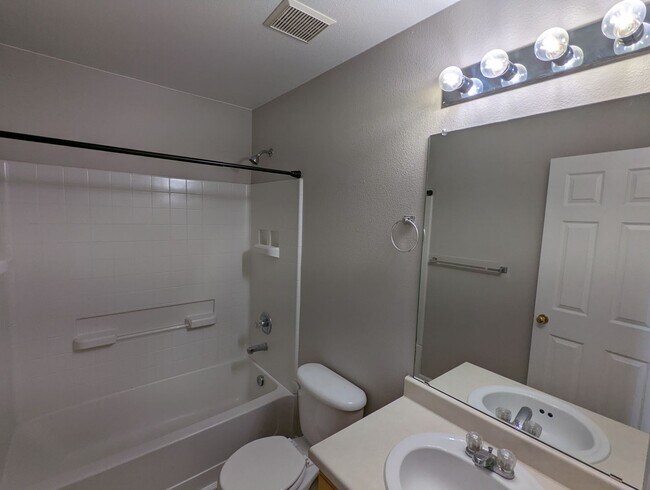 Building Photo - Gorgeous 2 Story 3 Bedroom 2.5 Baths in Dacono For Rent