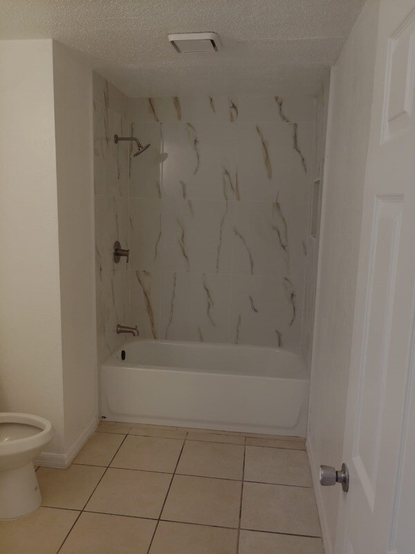 Building Photo - 1729 Birchwood Cir