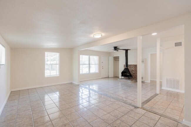 Building Photo - 1822 Arroya Vista Dr
