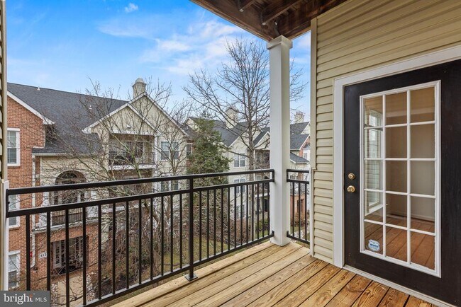 Building Photo - 4131 Fountainside Ln