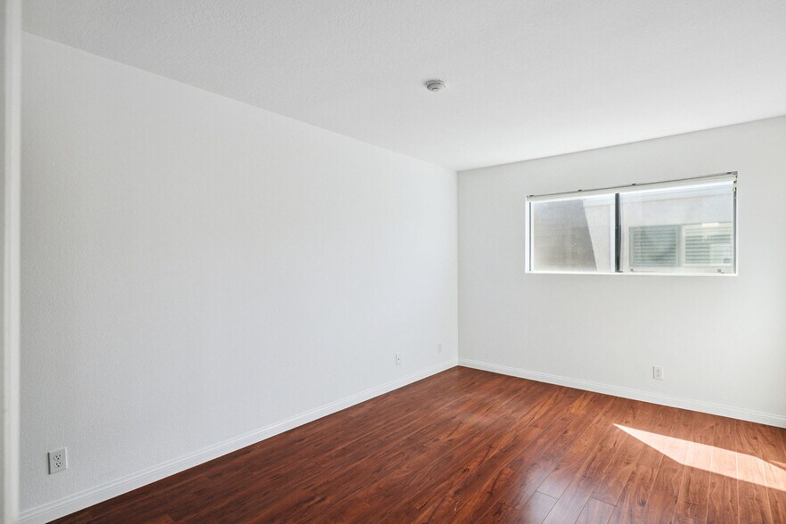 Building Photo - 312 N Francisca Ave