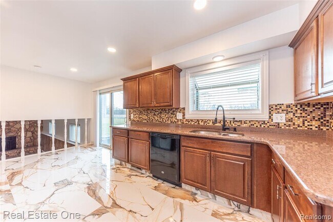 Building Photo - 29489 Geraldine Rd