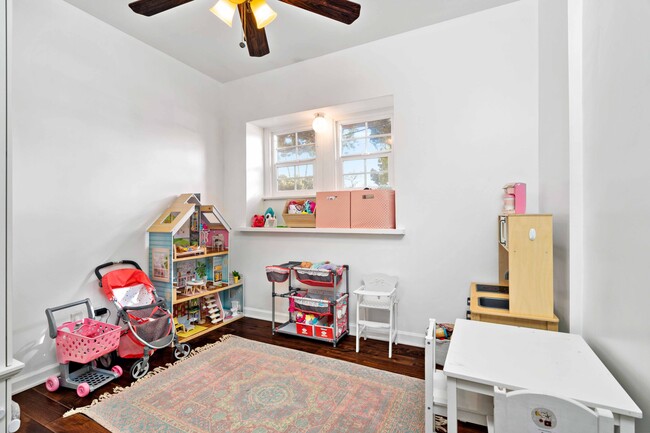 Bed - 2320 S Genesee Ave