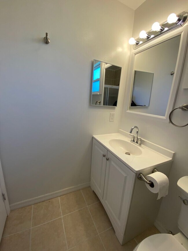 Building Photo - FULLY RENOVATED and spacious 4-bedroom, 2-...