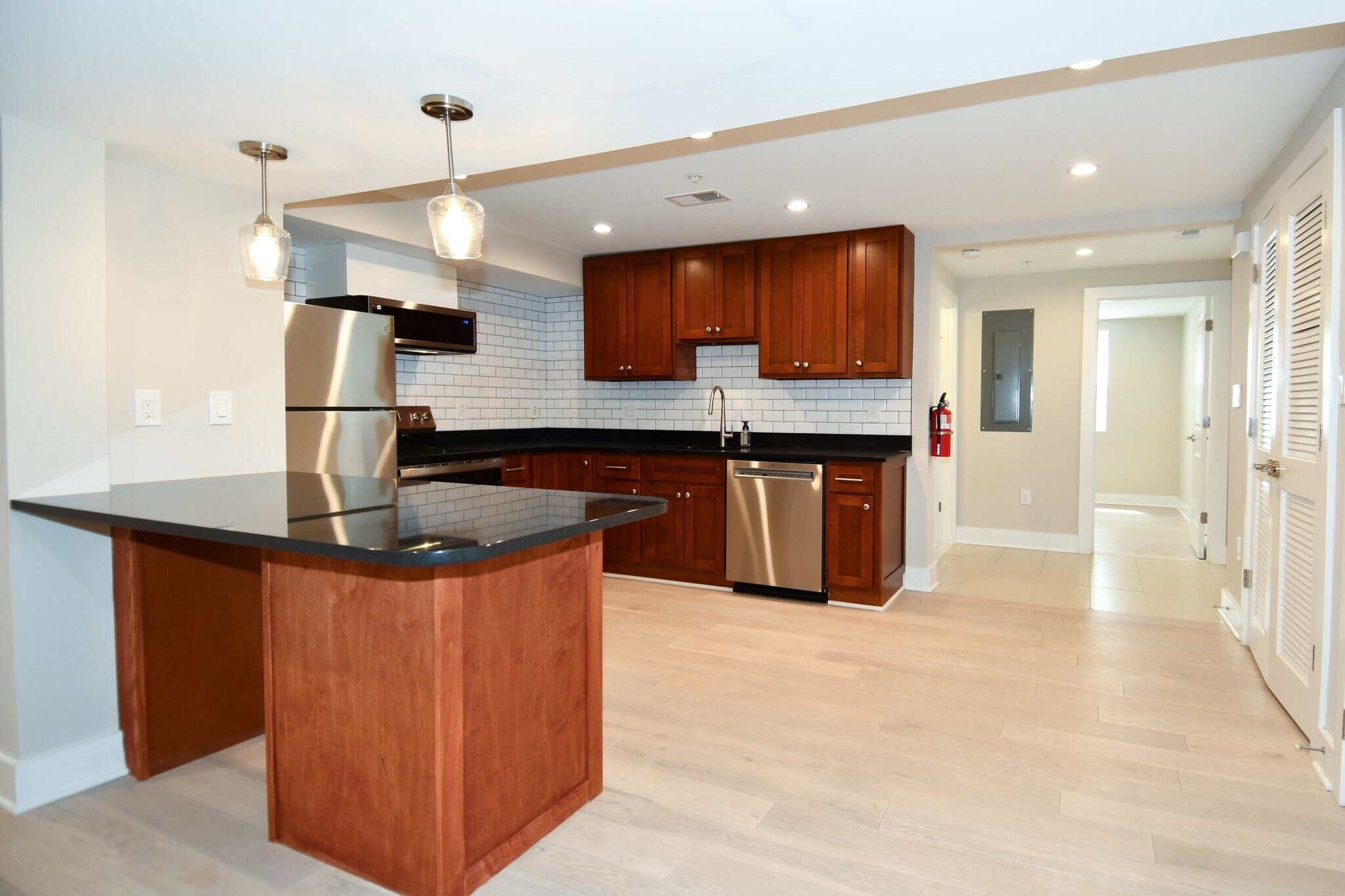 Building Photo - 901 Lawrence St NE