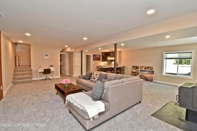 Building Photo - 232 Maloney Ln