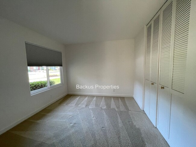 Building Photo - Recently remodeled three bedroom home in T...