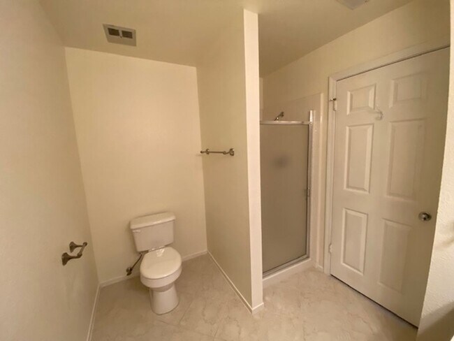 Building Photo - Glen Heights Condo