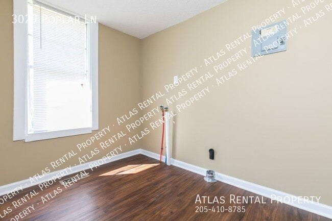 Building Photo - 3029 Poplar Ln