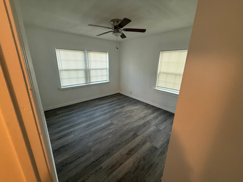 Building Photo - 1406 S 47th St