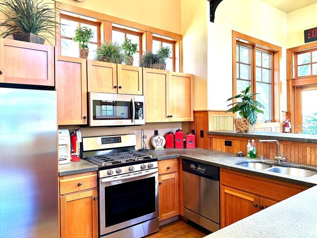 Building Photo - 3bd/2.5ba Sammamish Townhouse