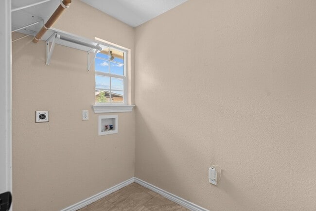 Building Photo - 803 S Dallas St