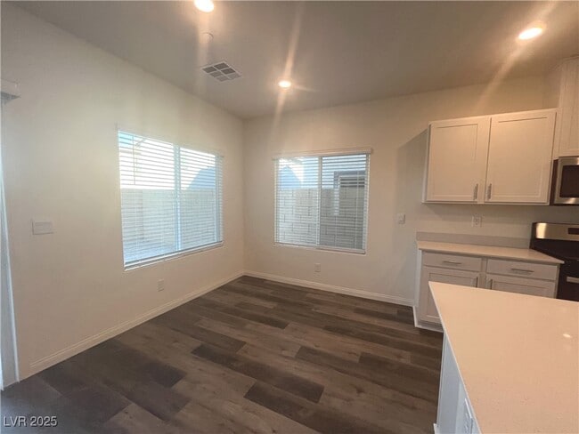 Building Photo - 510 Golden Cardinal Ave