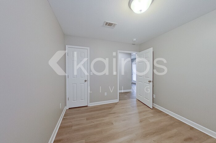 Building Photo - 1384 Maxwell Cir