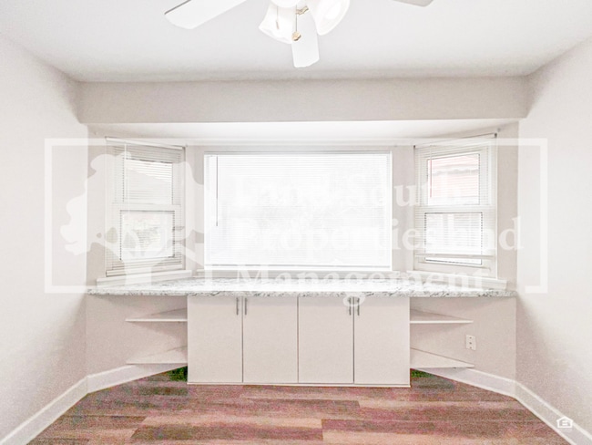 Building Photo - 2926 Forestgreen Dr S