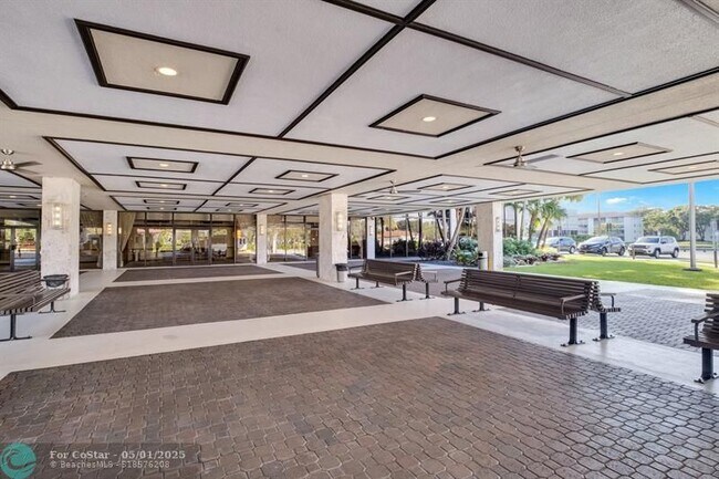 Building Photo - 12600 SW 5th Ct