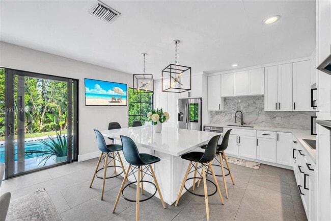 Building Photo - 1951 SW 23rd St